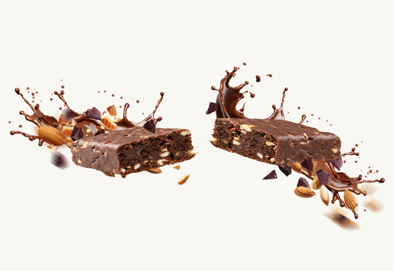 Sticlă de ketchup și roșii