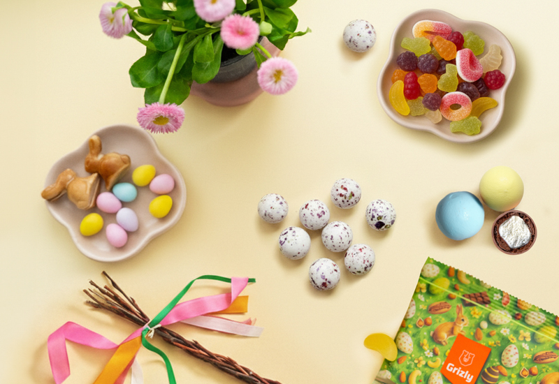 Sticlă de ketchup și roșii