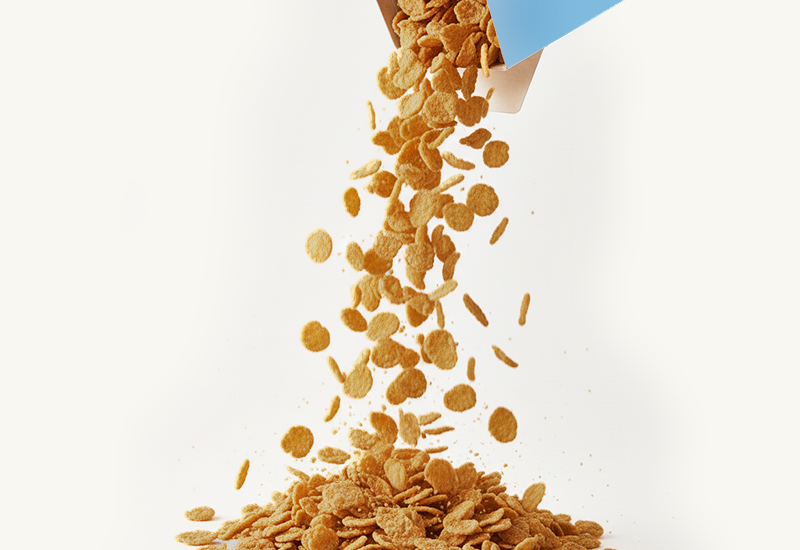 Sticlă de ketchup și roșii