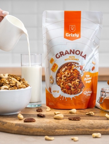 Granola de casă cu nuci și miere Grizly