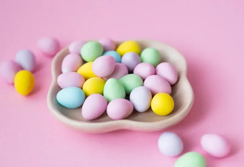 Mini ouă crocante colorate