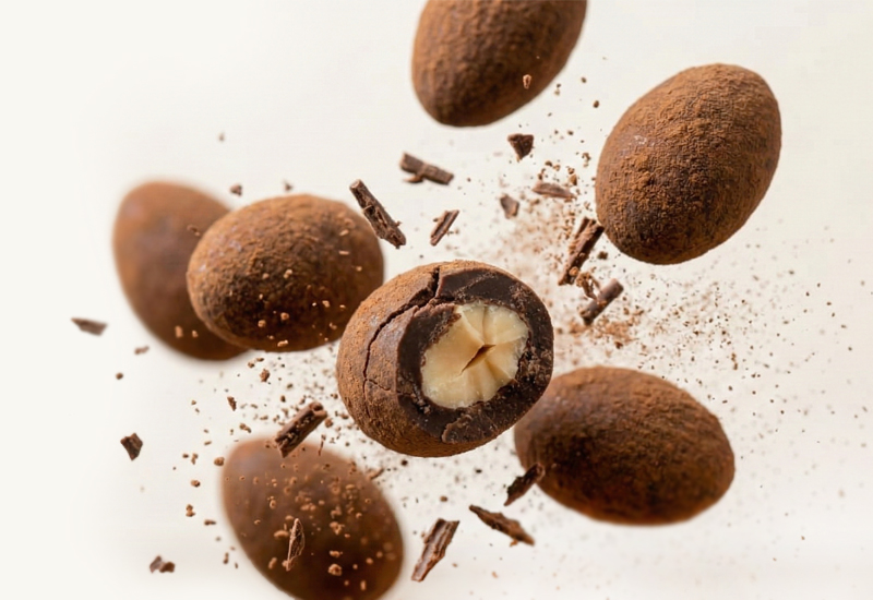 Sticlă de ketchup și roșii