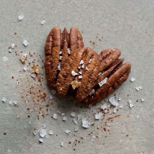 Nuci pecan cu scorțișoară și sare de mare