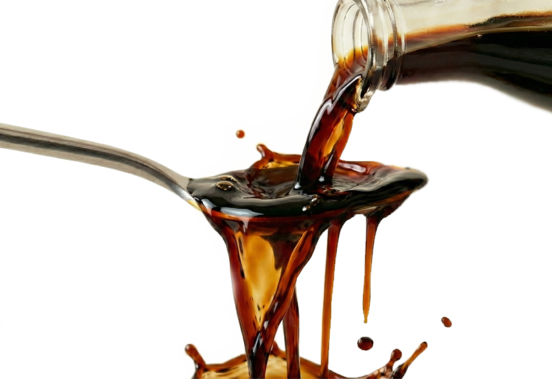 Sticlă de ketchup și roșii