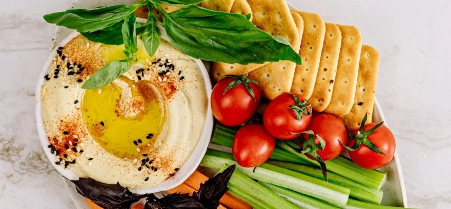 Vinegretă, dressinguri și sosuri de casă: Rețete de la Grizly pe care le vei îndrăgi vara aceasta