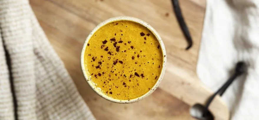 Latte cu turmeric