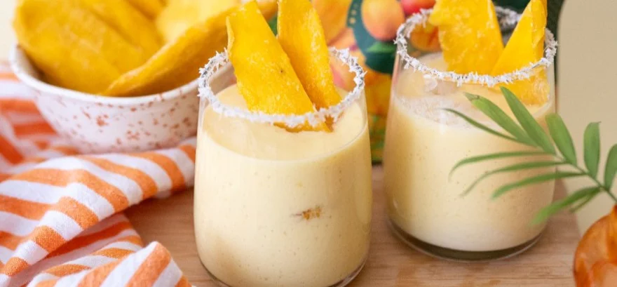 Mango Lassi: Ce este, cum să îl prepari acasă și de ce îl vei iubi din prima înghițitură