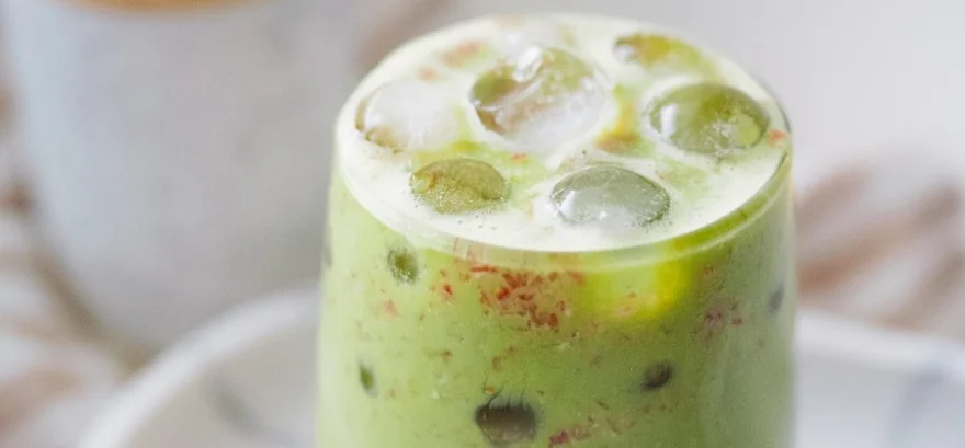 Matcha latte drink – ce este, ce gust are și cum îl poți prepara acasă?