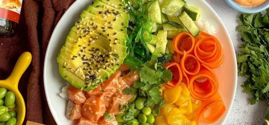 Rețetă pentru un poke bowl de casă simplu