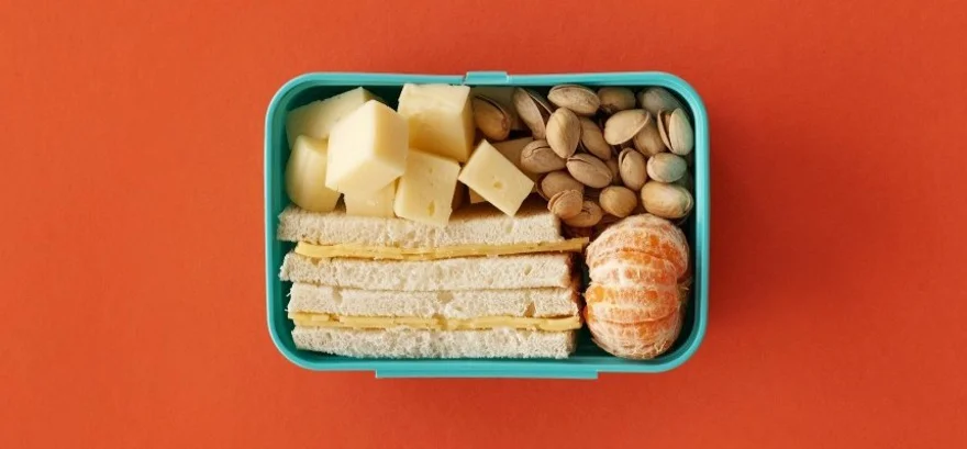 Gustări sănătoase pentru serviciu și școală