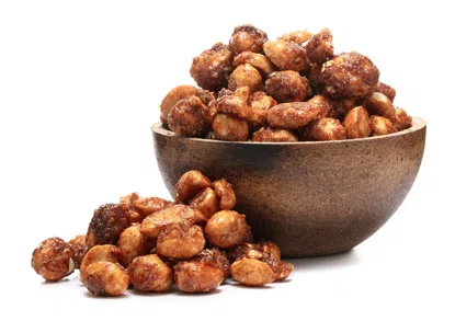 Arahide în înveliș de caramel sărat cu miere