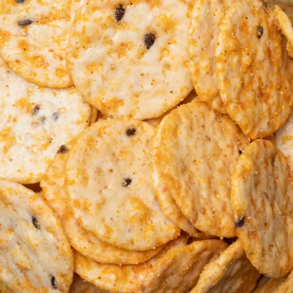 Biscuiți de orez cu ardei și chilli