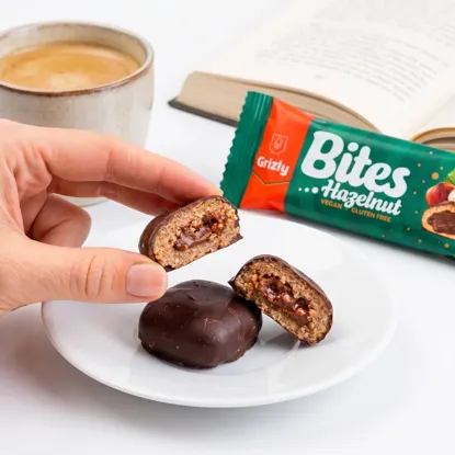 BITES Mini batoane umplute cu alune de pădure în ciocolată amăruie BIO (2x19 g)