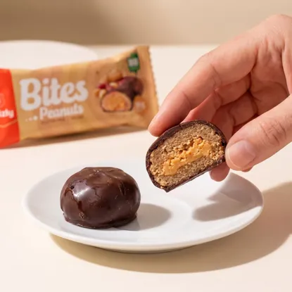 BITES Mini batoane umplute cu arahide în ciocolată neagră BIO (2x19 g)