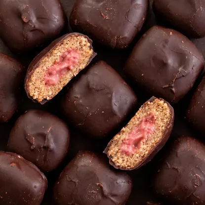 BITES Mini batoane umplute cu căpșuni în ciocolată amăruie BIO (2x19 g)