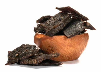 Carnea uscată iarbă și pietre