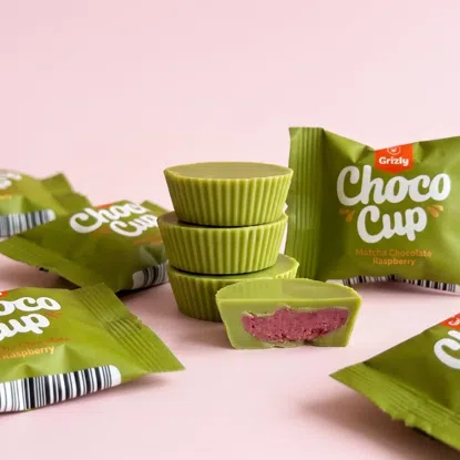 Choco Cups – ciocolată matcha cu zmeură