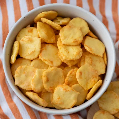 Crackers din porumb cu aromă de brânză