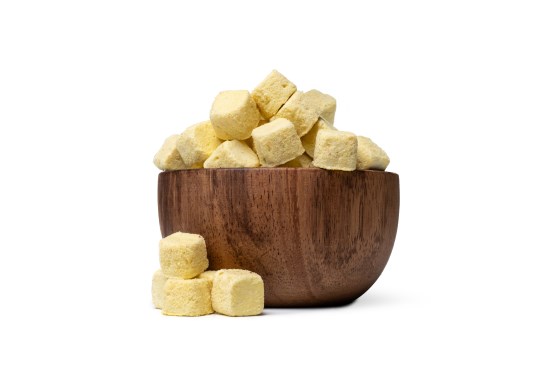 Cuburi de cocos LIO cu mango și morcov