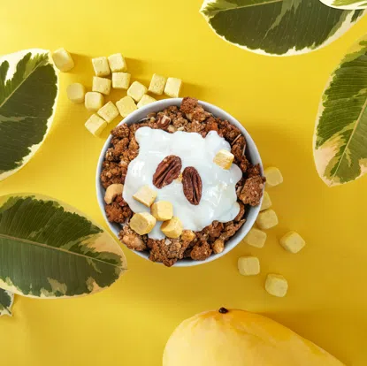 Cuburi de cocos LIO cu mango și morcov