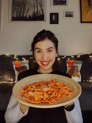 Mere uscate felii cu pudră de afine,