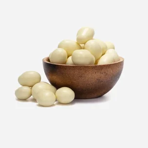 Migdale în ciocolată albă cu aromă de lichior de ouă