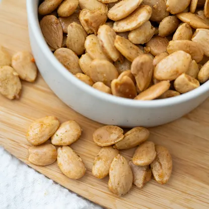 Migdale prăjite cu ceapă, usturoi și roșii