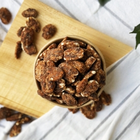 Nuci pecan cu scorțișoară și sare de mare