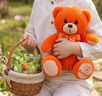Set de Paște pentru copii cu ursuleț de pluș și o selecție de bunătăți